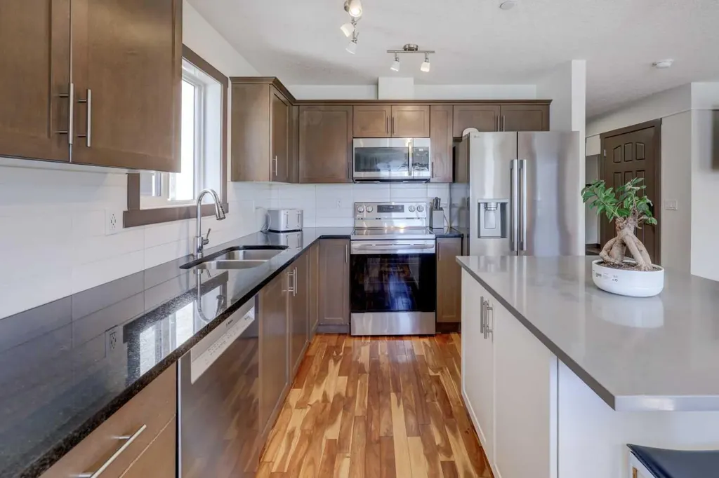5 Covecreek Mews NE Calgary AB T3K0V8