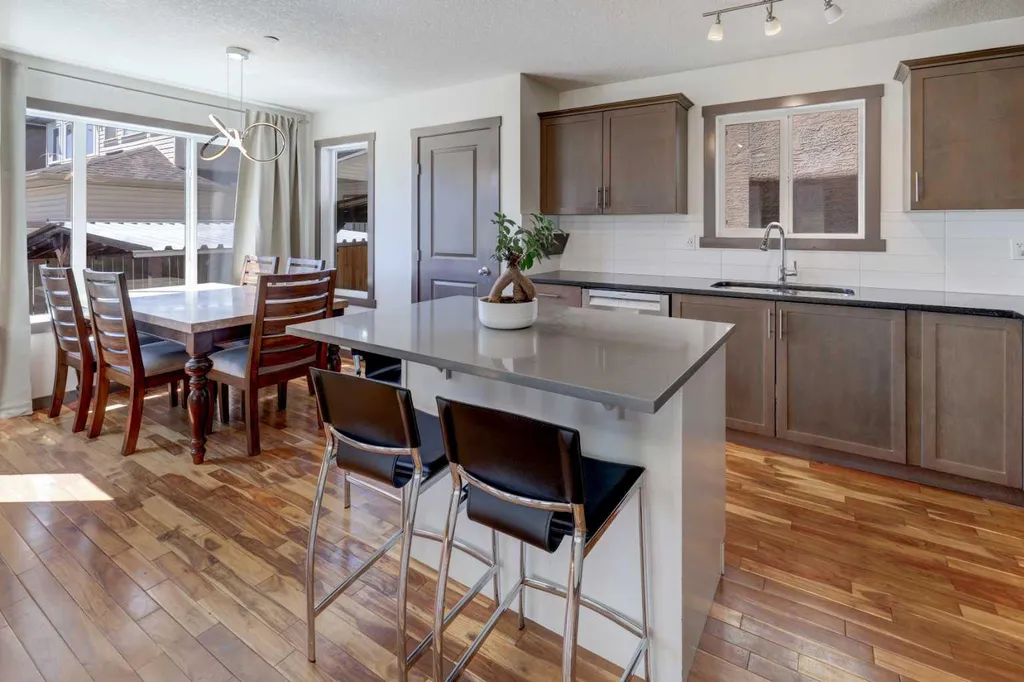 5 Covecreek Mews NE Calgary AB T3K0V8