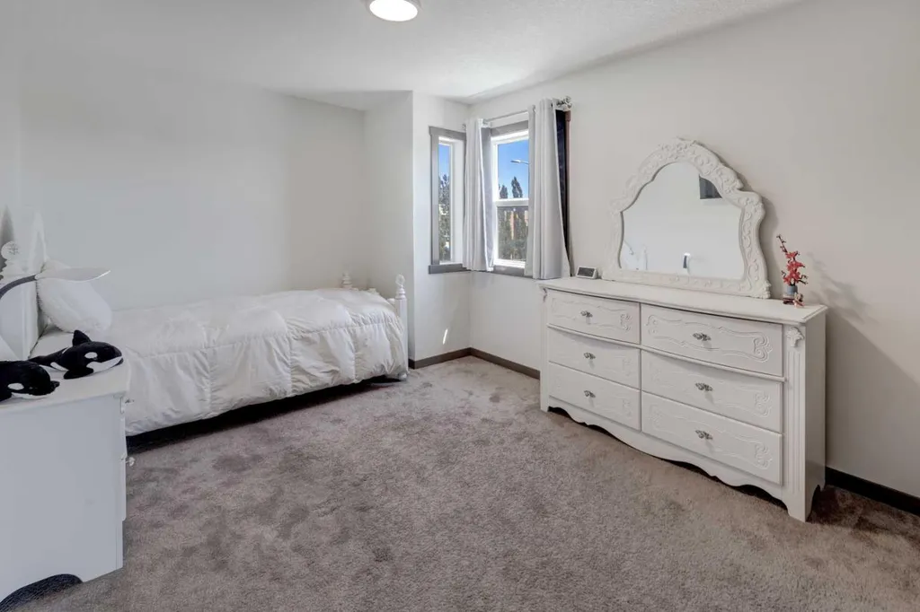5 Covecreek Mews NE Calgary AB T3K0V8