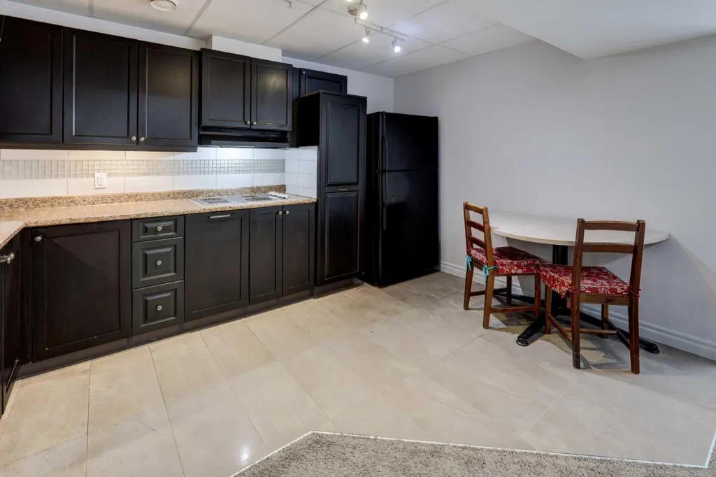 5 Covecreek Mews NE Calgary AB T3K0V8