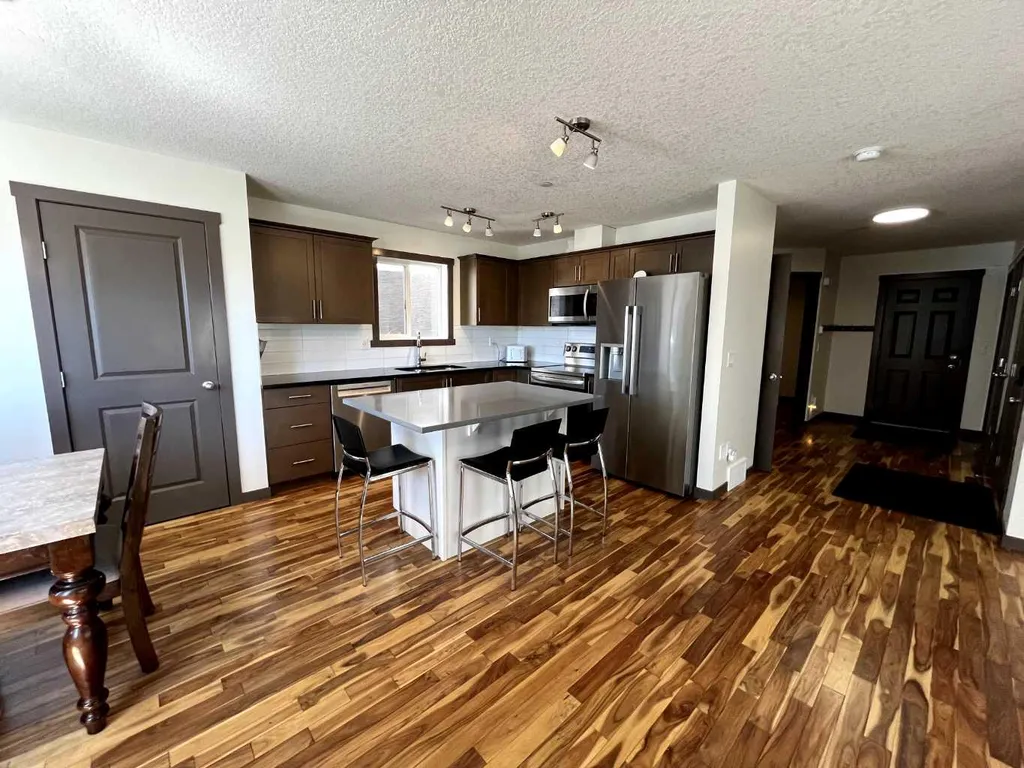 5 Covecreek Mews NE Calgary AB T3K0V8