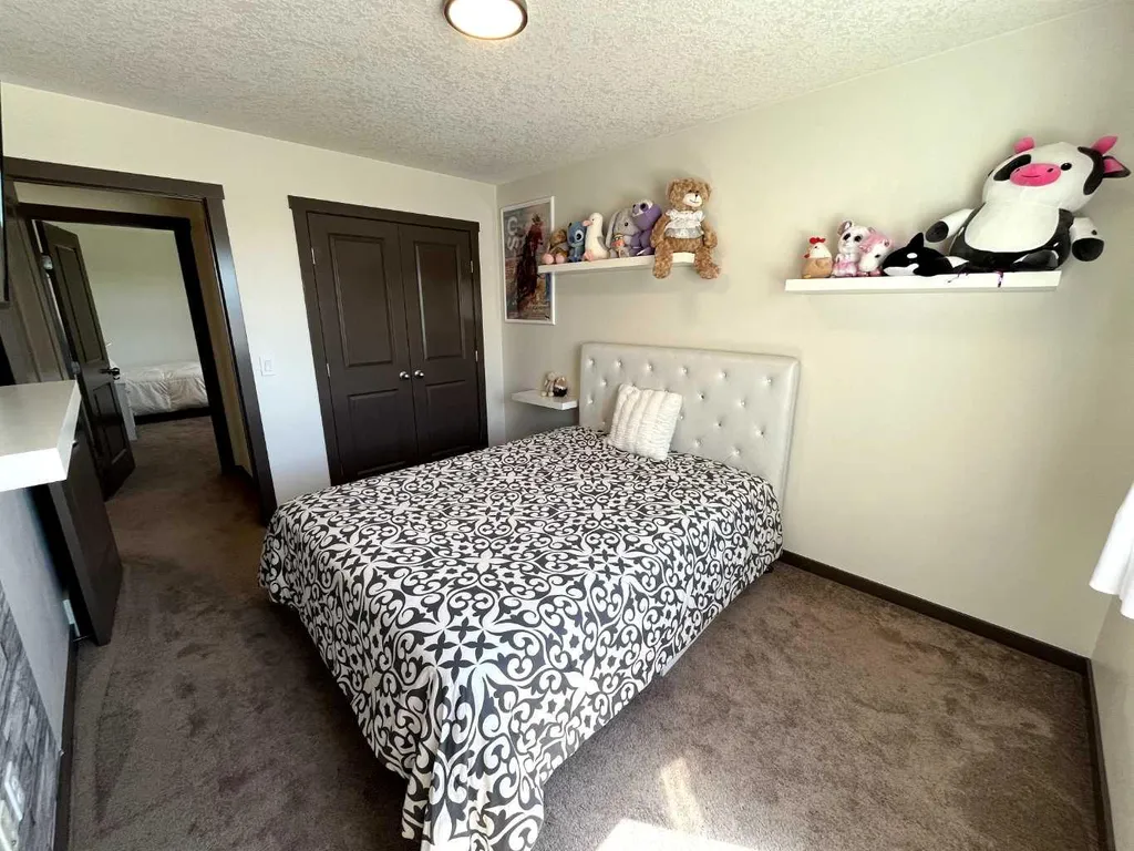 5 Covecreek Mews NE Calgary AB T3K0V8
