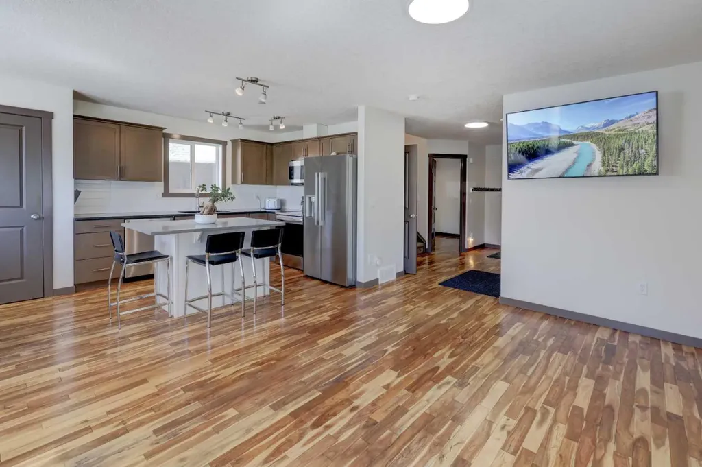 5 Covecreek Mews NE Calgary AB T3K0V8