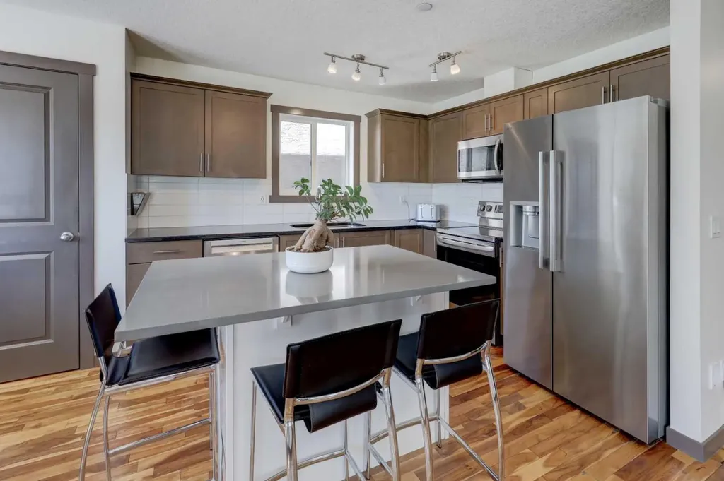 5 Covecreek Mews NE Calgary AB T3K0V8