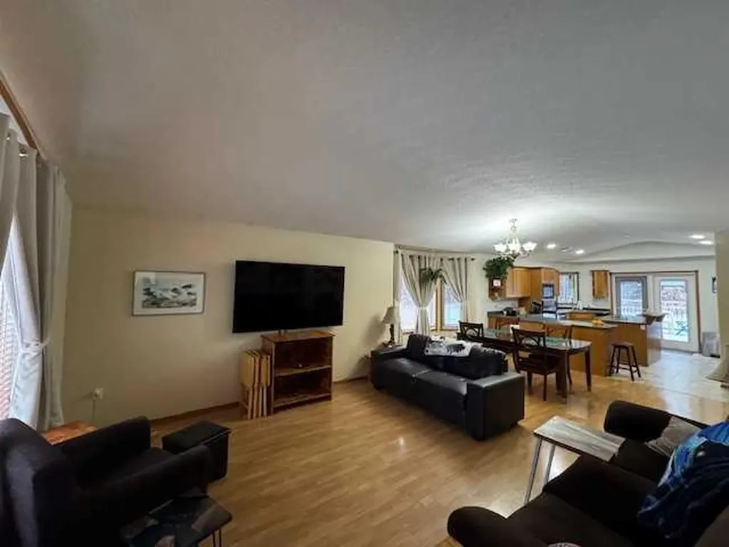 6336 15 Avenue S Edson AB T7E 1S3