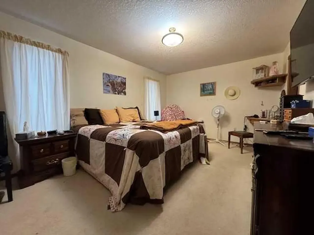 6336 15 Avenue S Edson AB T7E 1S3