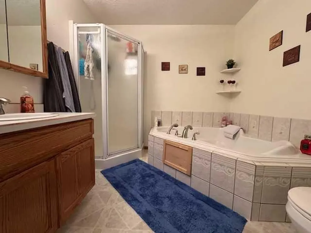 6336 15 Avenue S Edson AB T7E 1S3