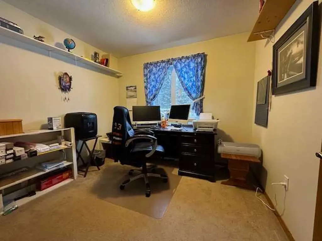 6336 15 Avenue S Edson AB T7E 1S3