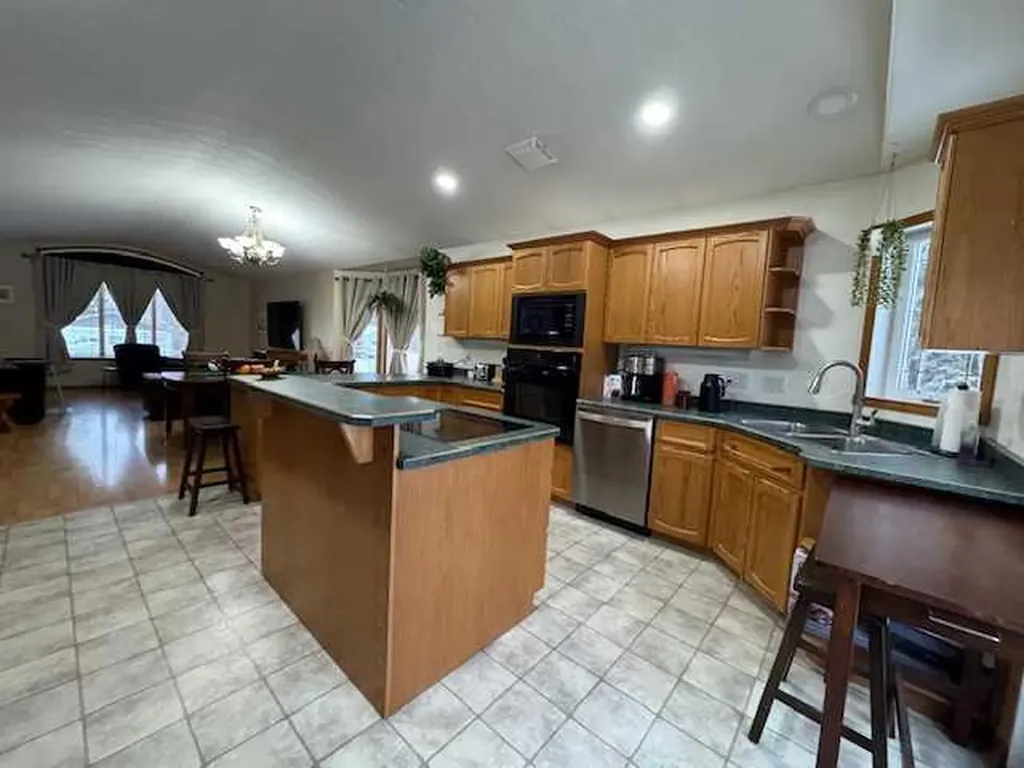 6336 15 Avenue S Edson AB T7E 1S3