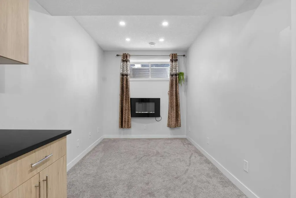 77 Saddlestone Place NE Calgary AB T3J 0Z6