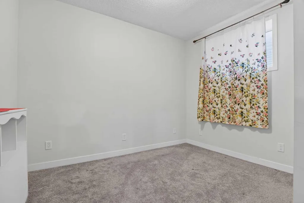 77 Saddlestone Place NE Calgary AB T3J 0Z6