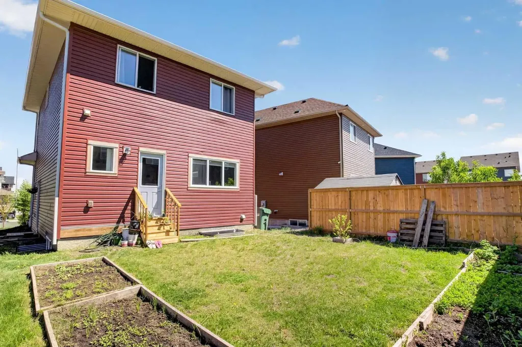 77 Saddlestone Place NE Calgary AB T3J 0Z6