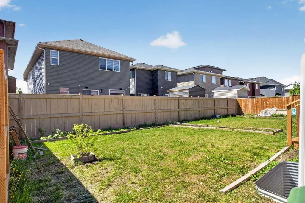 77 Saddlestone Place NE Calgary AB T3J 0Z6