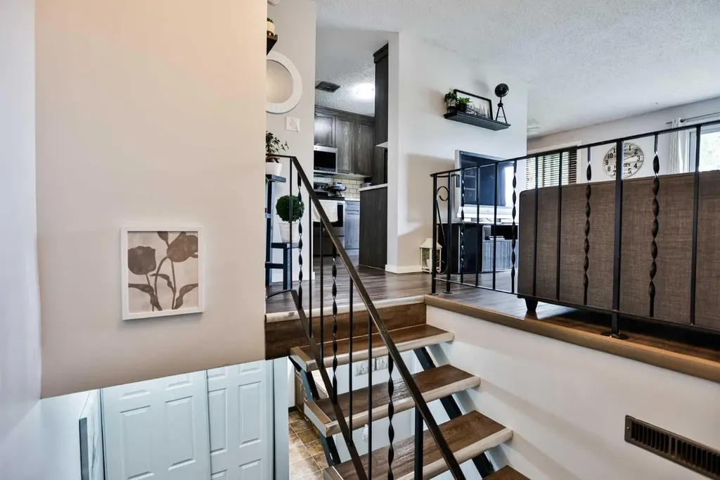 5 Acadia Road W Lethbridge AB T1K 4C1