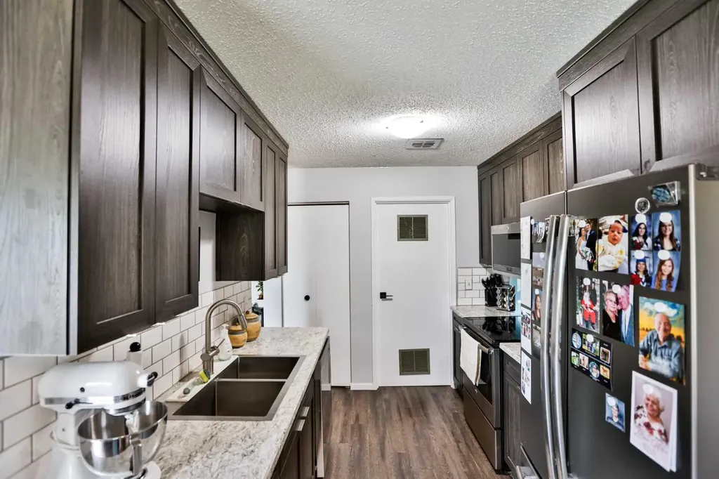 5 Acadia Road W Lethbridge AB T1K 4C1