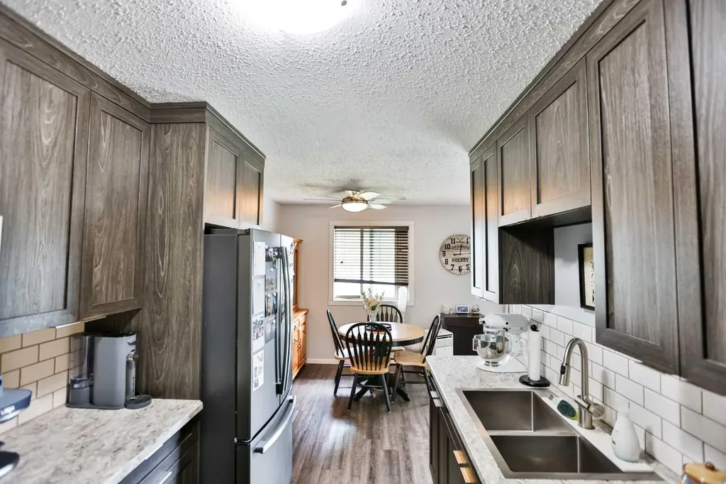 5 Acadia Road W Lethbridge AB T1K 4C1
