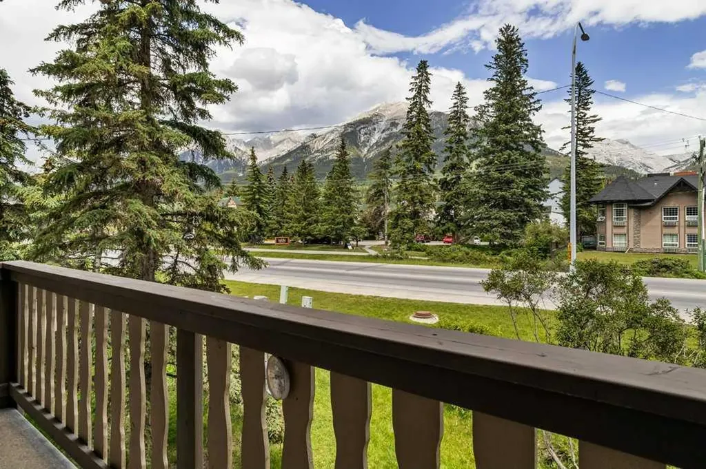 512 Bow Valley Trail Canmore AB T1W 1B6