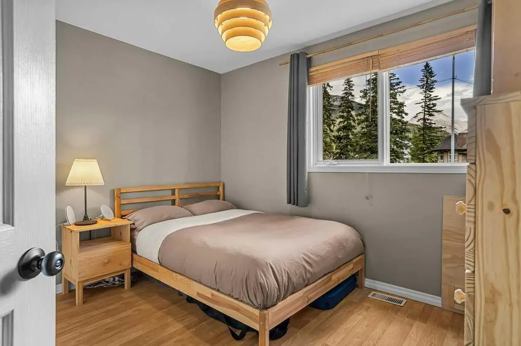512 Bow Valley Trail Canmore AB T1W 1B6
