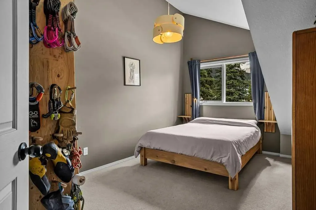 512 Bow Valley Trail Canmore AB T1W 1B6
