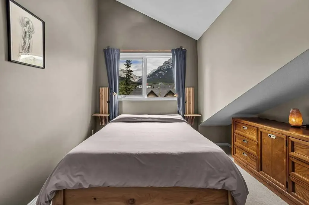 512 Bow Valley Trail Canmore AB T1W 1B6