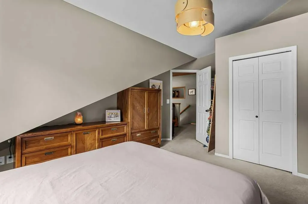 512 Bow Valley Trail Canmore AB T1W 1B6