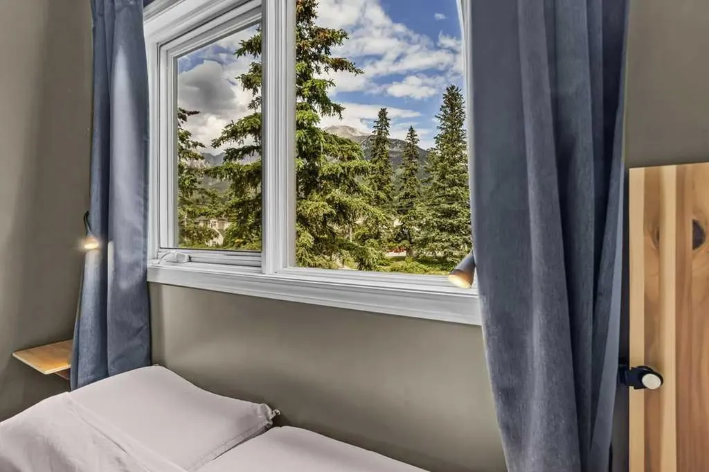 512 Bow Valley Trail Canmore AB T1W 1B6