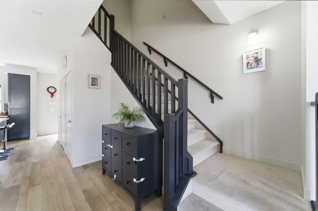 9060 52 Street NE Calgary AB T3J 0V7
