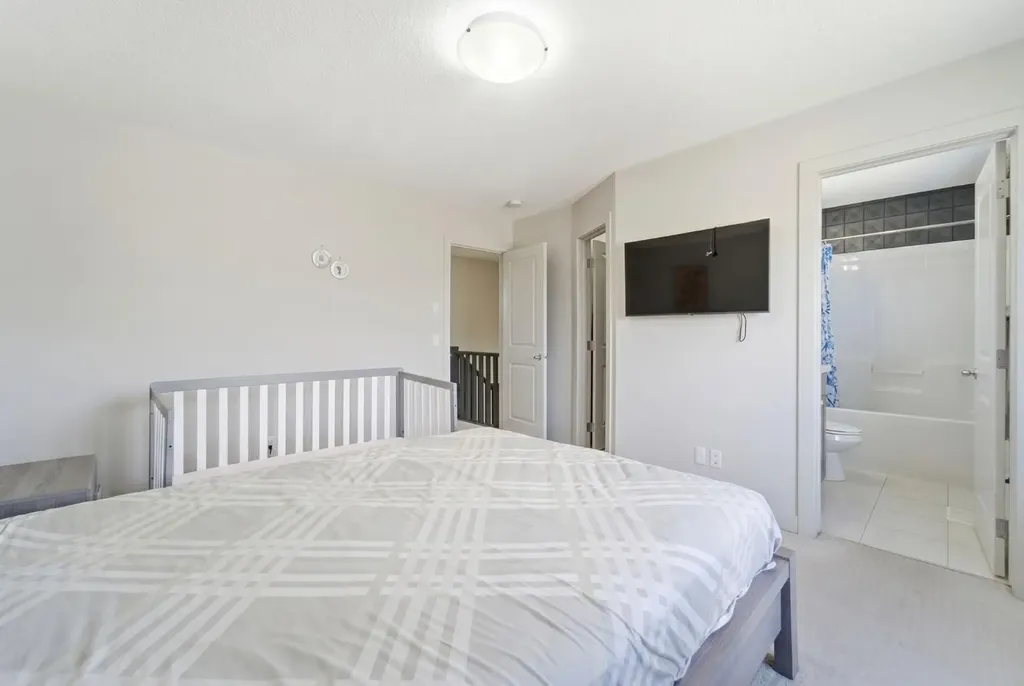 9060 52 Street NE Calgary AB T3J 0V7