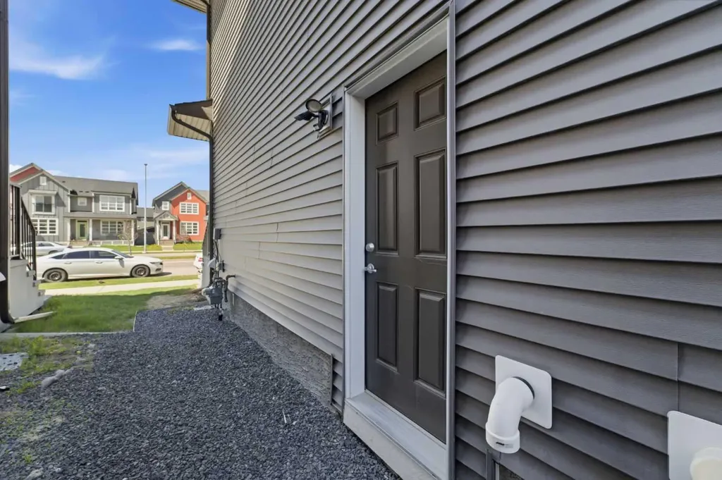 9060 52 Street NE Calgary AB T3J 0V7