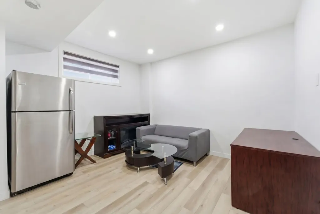 9060 52 Street NE Calgary AB T3J 0V7