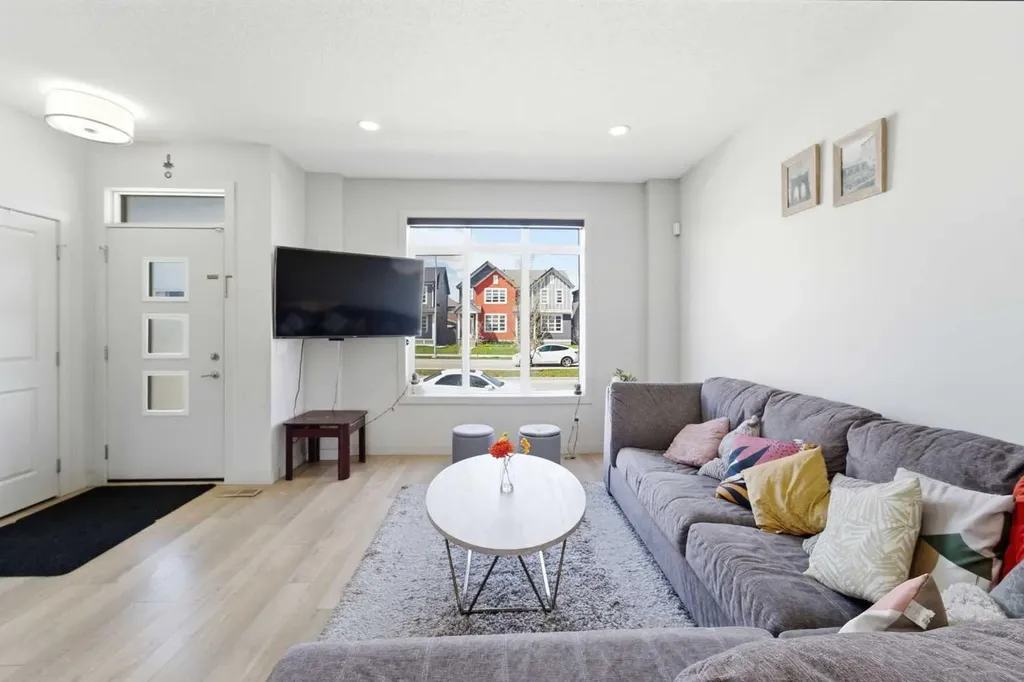 9060 52 Street NE Calgary AB T3J 0V7