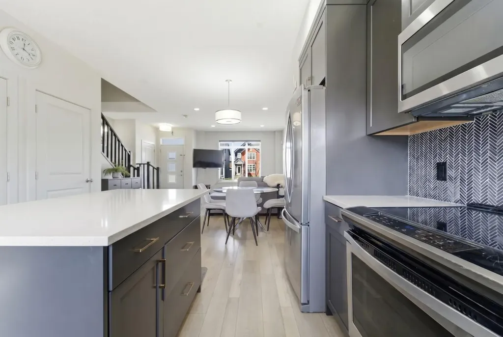 9060 52 Street NE Calgary AB T3J 0V7