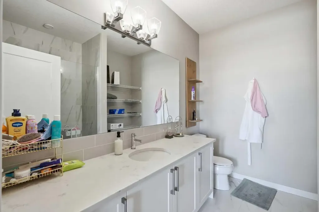 8530 8a Avenue SW Calgary AB T3H 6A7
