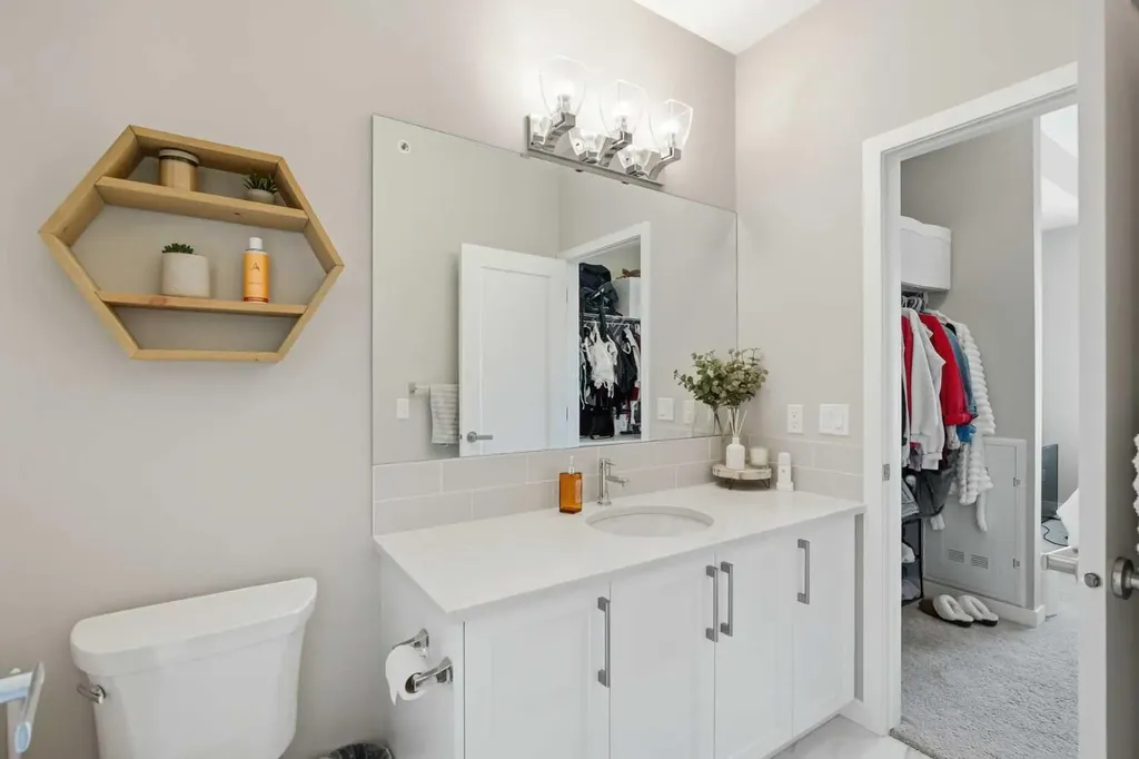 8530 8a Avenue SW Calgary AB T3H 6A7