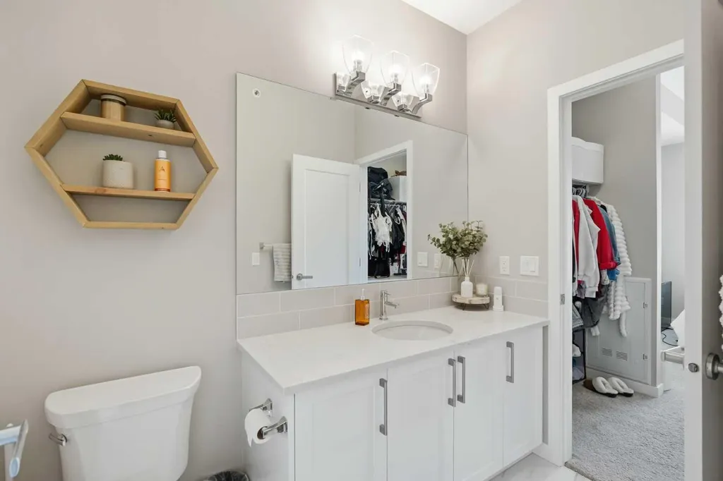 8530 8a Avenue SW Calgary AB T3H 6A7