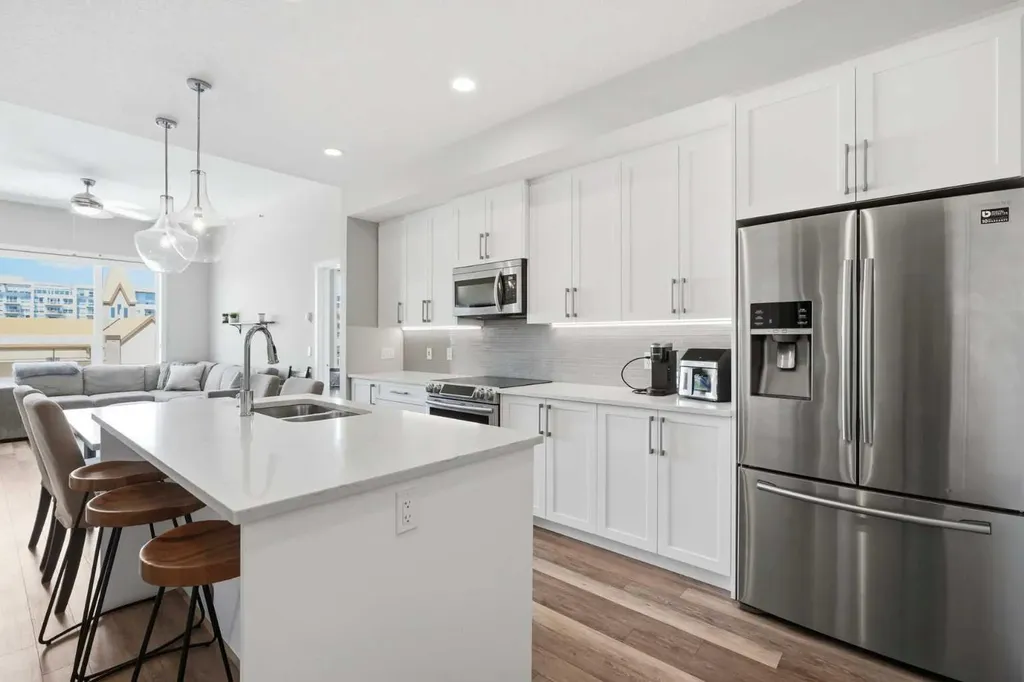 8530 8a Avenue SW Calgary AB T3H 6A7