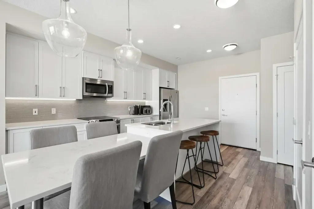 8530 8a Avenue SW Calgary AB T3H 6A7
