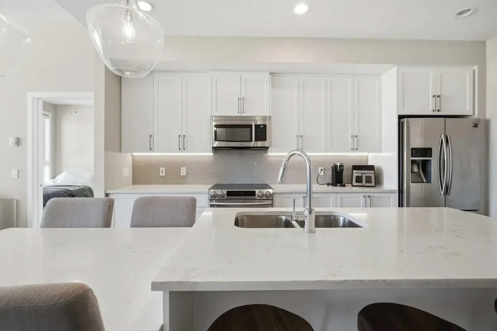 8530 8a Avenue SW Calgary AB T3H 6A7