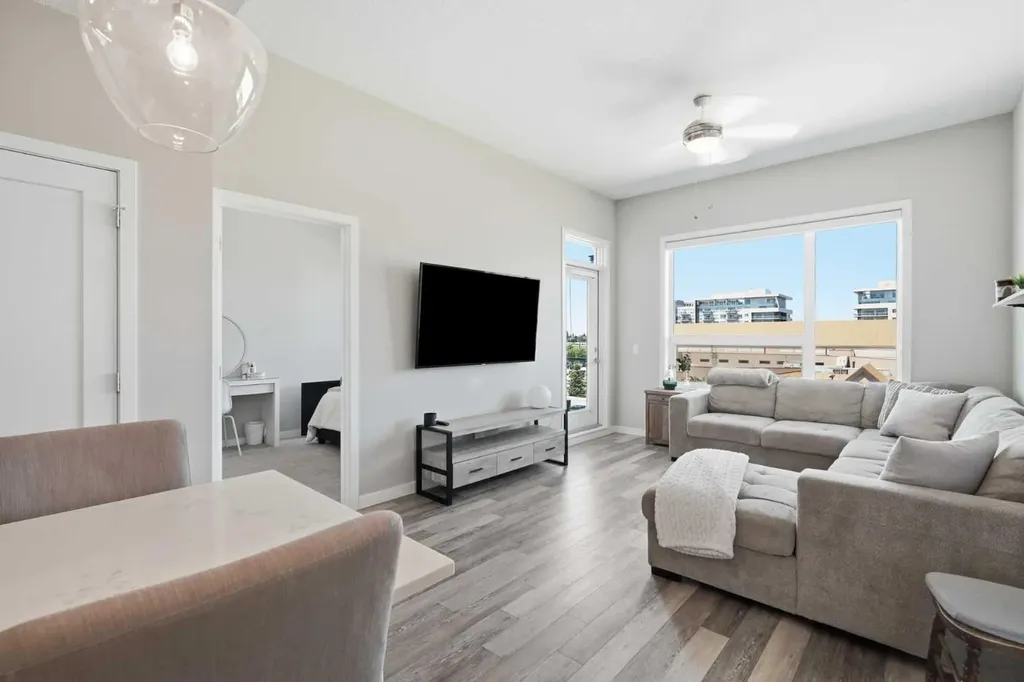 8530 8a Avenue SW Calgary AB T3H 6A7