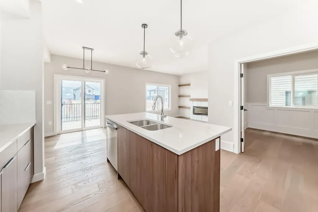 4 Heritage Mews Cochrane AB T4C2J8