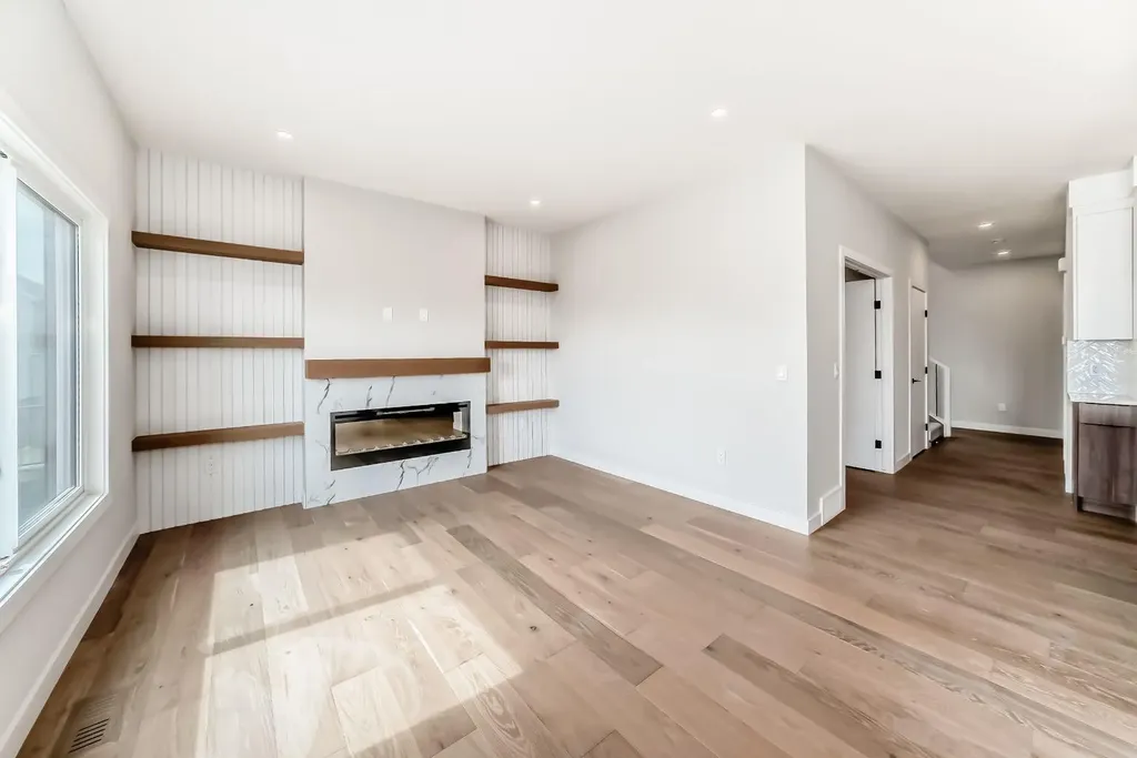 4 Heritage Mews Cochrane AB T4C2J8