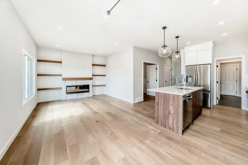 4 Heritage Mews Cochrane AB T4C2J8