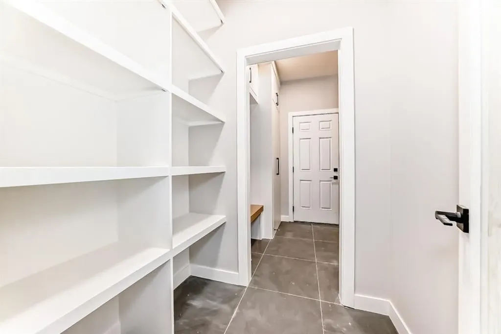 4 Heritage Mews Cochrane AB T4C2J8