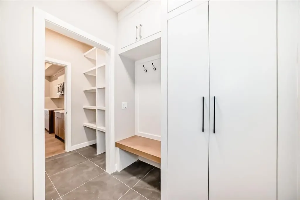 4 Heritage Mews Cochrane AB T4C2J8