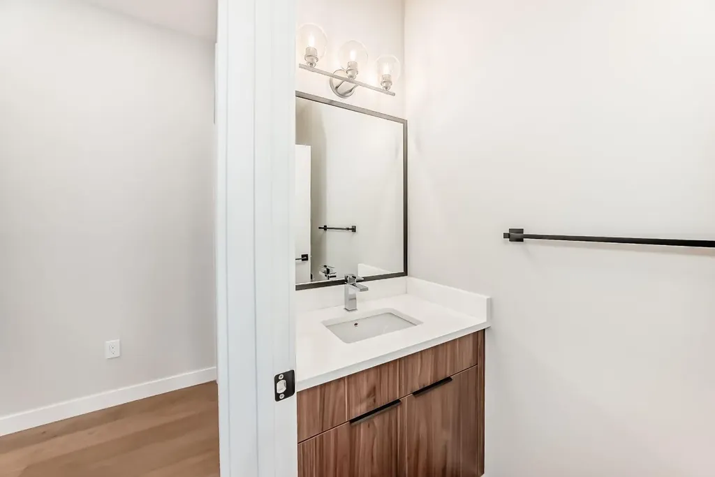 4 Heritage Mews Cochrane AB T4C2J8