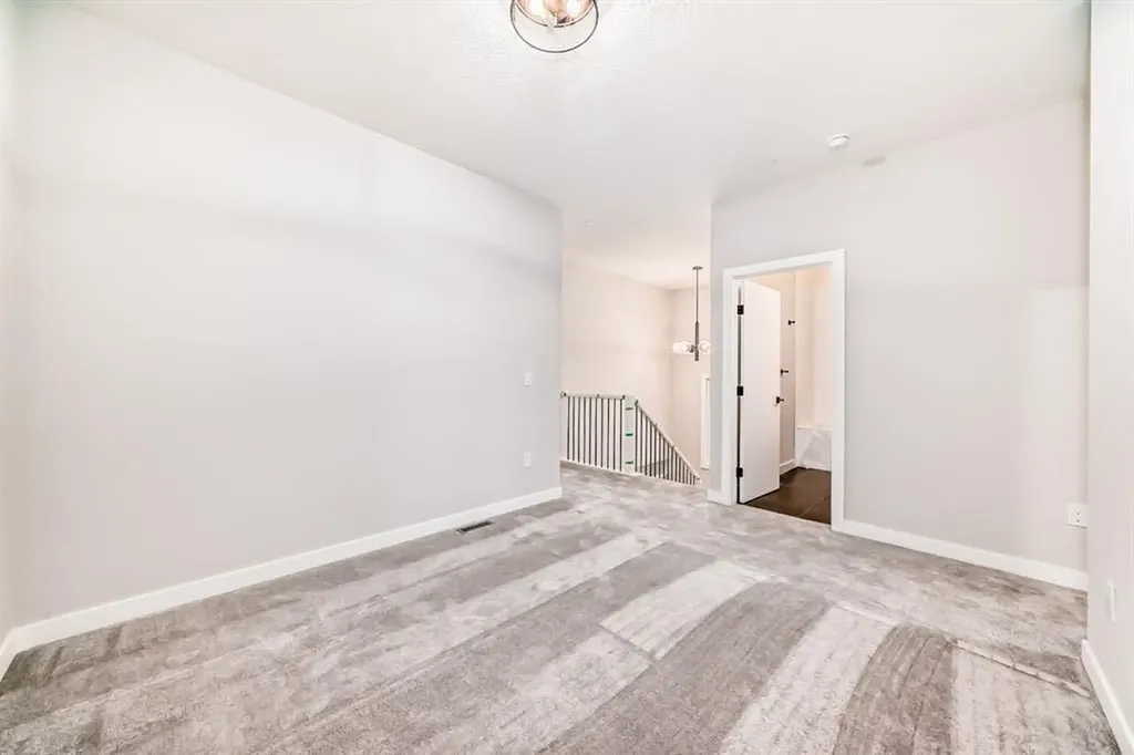 4 Heritage Mews Cochrane AB T4C2J8
