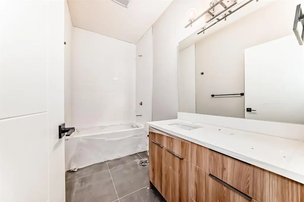 4 Heritage Mews Cochrane AB T4C2J8