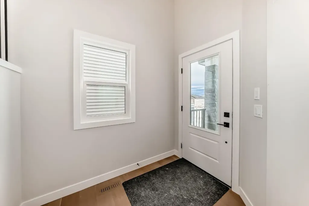 4 Heritage Mews Cochrane AB T4C2J8