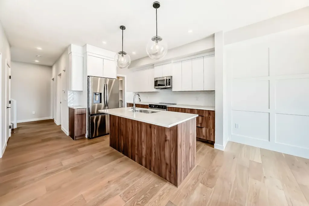 4 Heritage Mews Cochrane AB T4C2J8