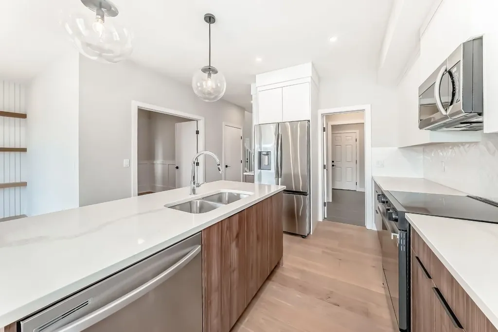 4 Heritage Mews Cochrane AB T4C2J8